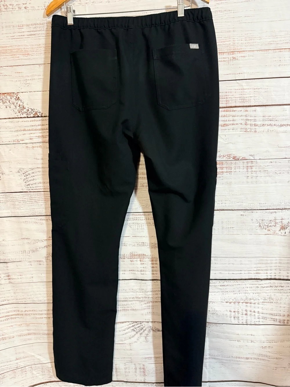 Figs Technical Collection - Black cargo scrub pants, sz L Men’s or unisex
